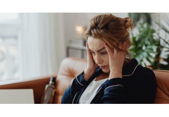 Cervicale e tensioni muscolari in autunno: quanto incidono freddo, postura e riduzione del movimento?