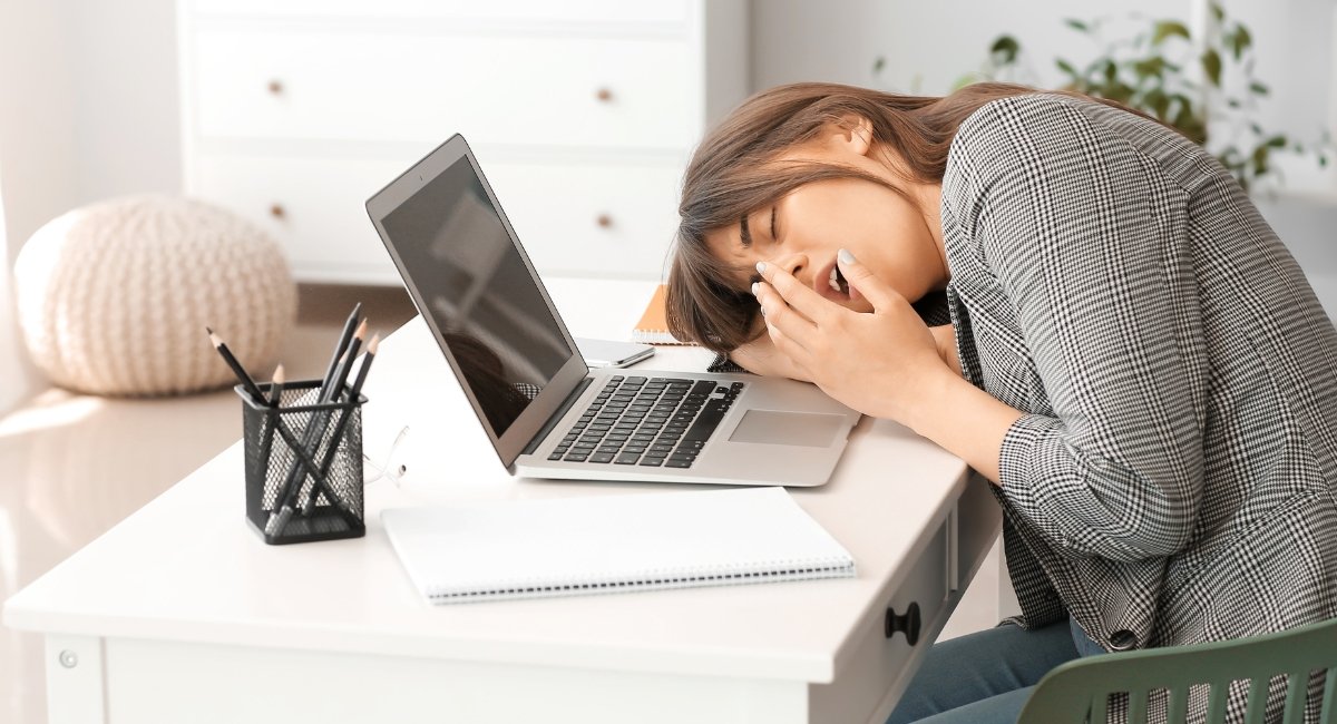 Sonno e rientro alla routine: come ristabilire il ritmo sonno-veglia dopo le abitudini estive