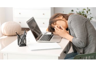 Sonno e rientro alla routine: come ristabilire il ritmo sonno-veglia dopo le abitudini estive